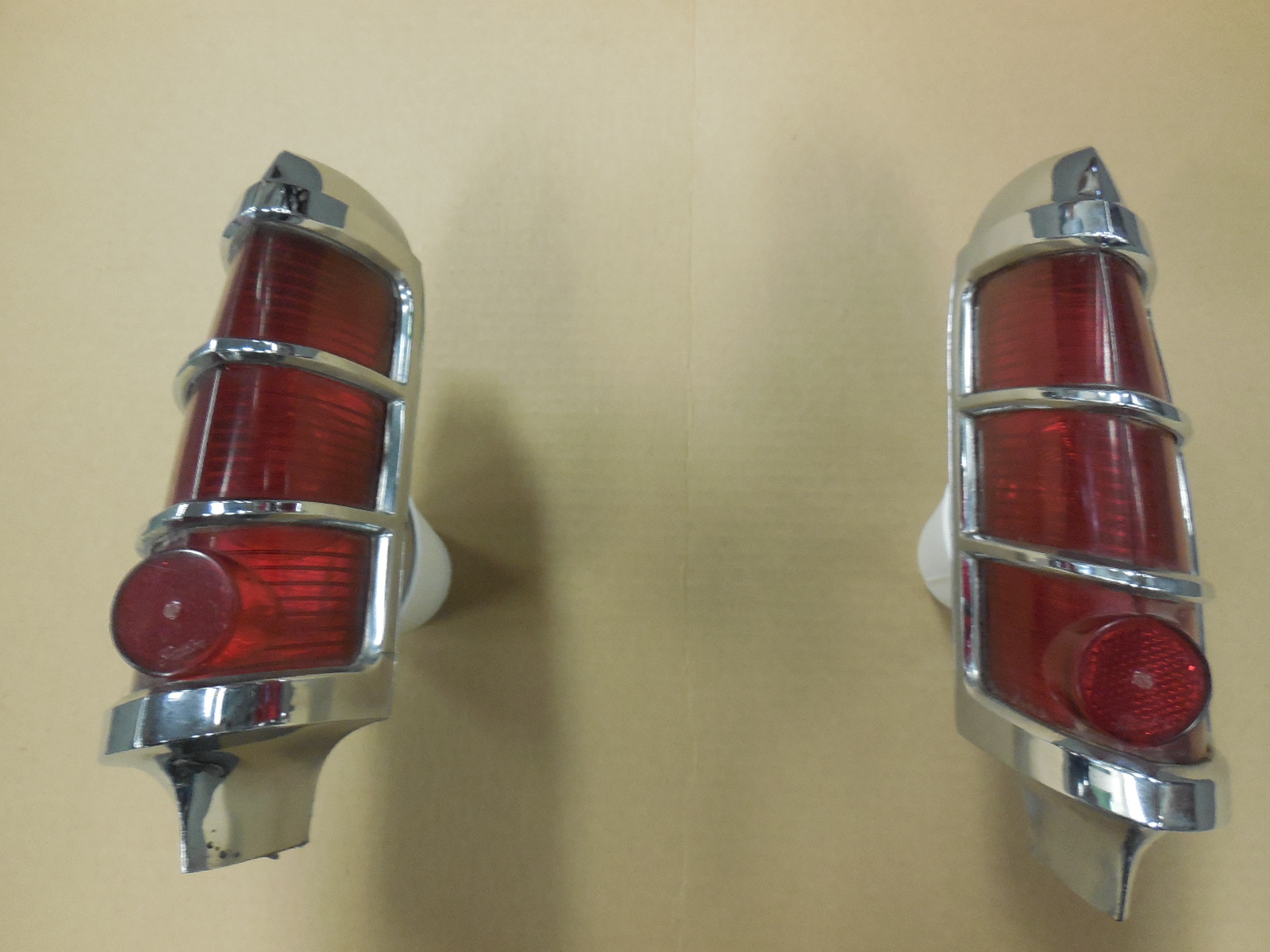 Hella Rear Lamp Set Left & Right – Taillights With Indicator, Brake, Tail Light, License Plate Light – 12V/24V, German Made