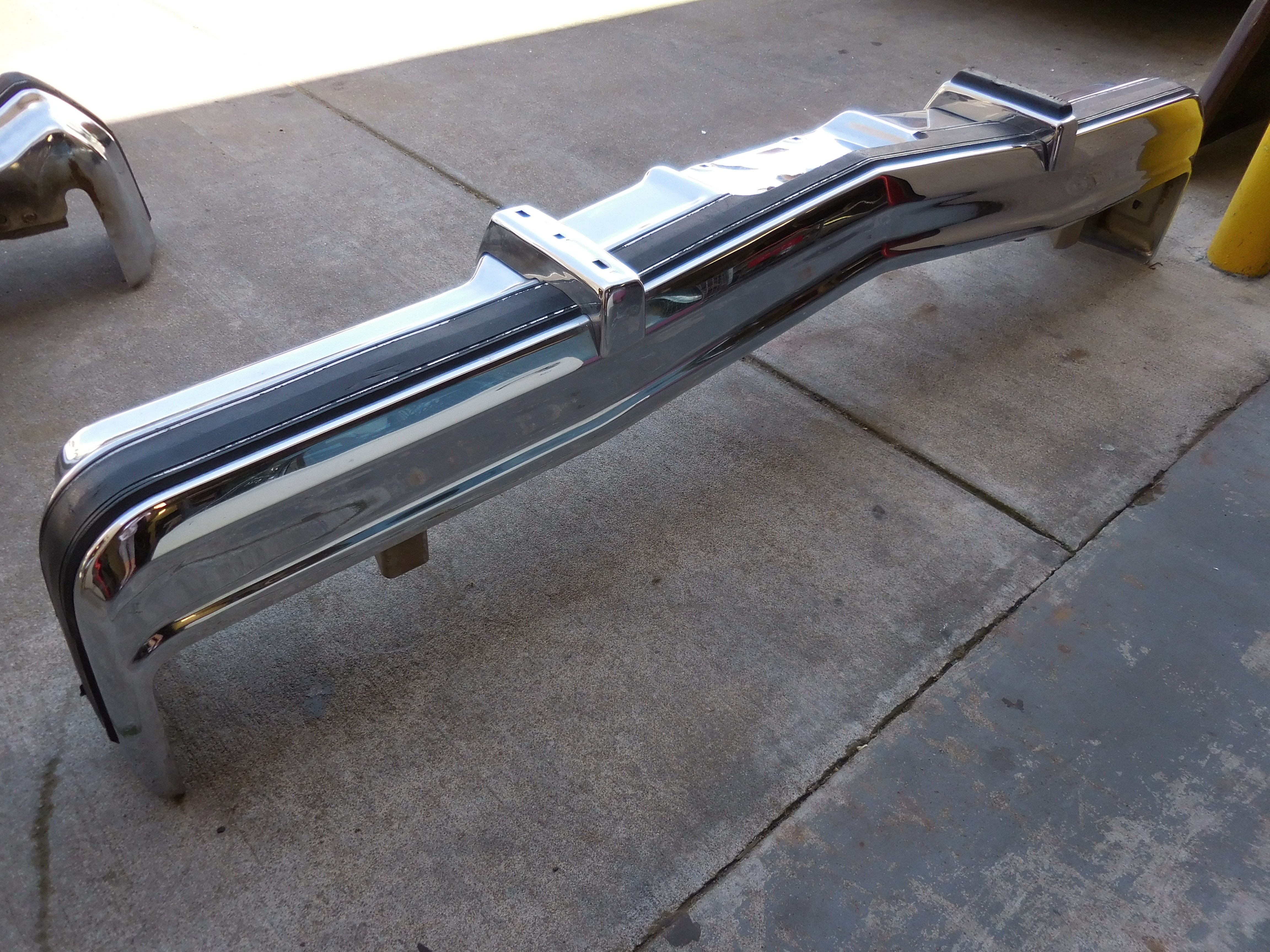 thumbnail image 2 of 1977-1984 Buick Electra / 1977-1985 LeSabre Front Door Weatherstrip Seals – Pair 2 of 5