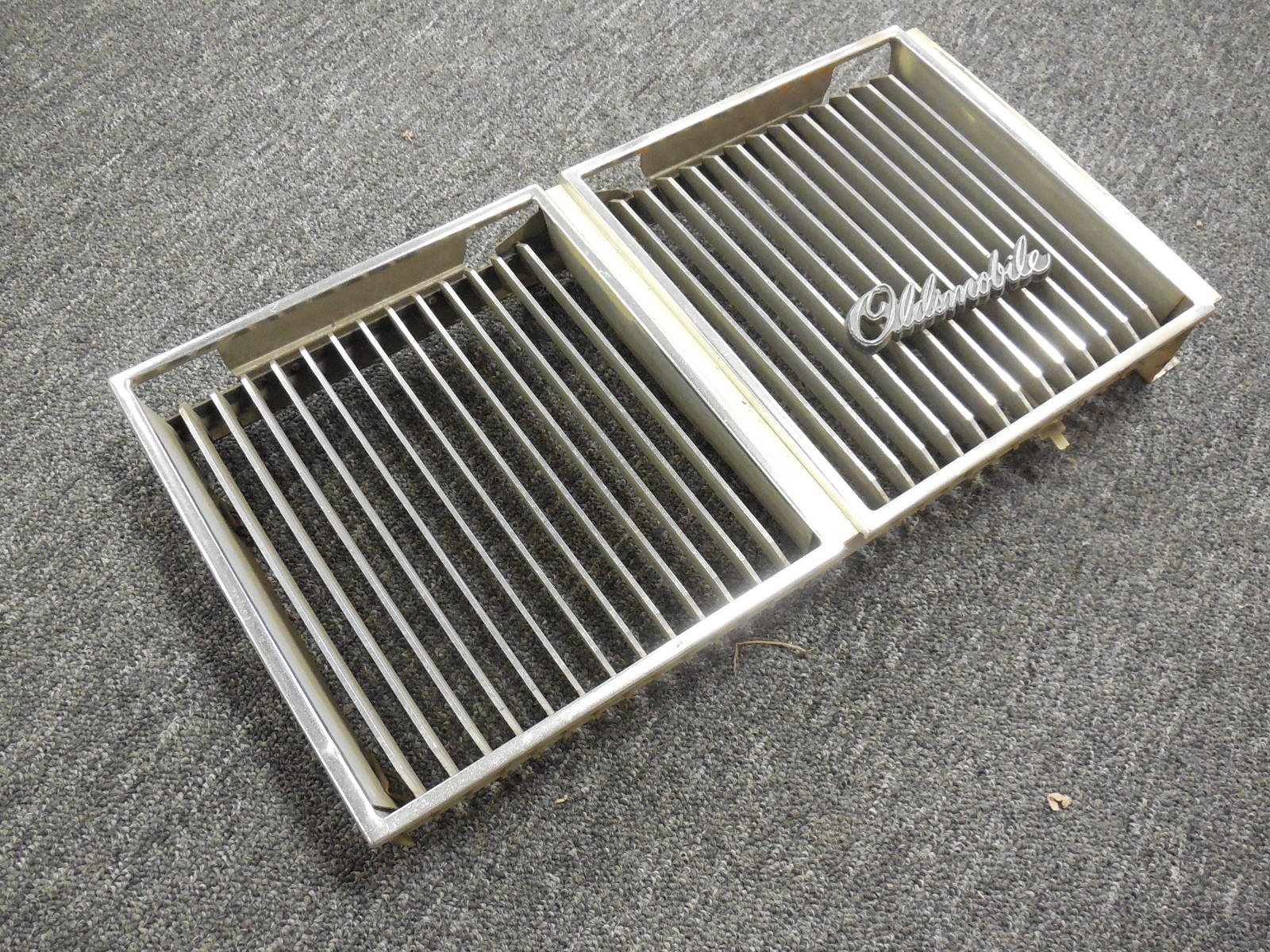 1976 Oldsmobile 88 Left Grill